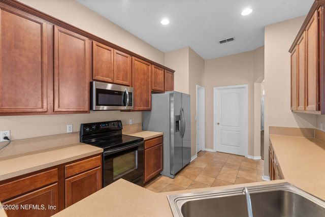 274 BROOKCHASE Lane W, Jacksonville, FL 32225