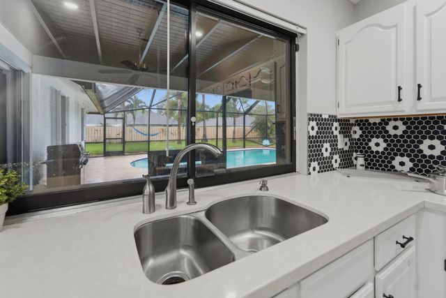 301 KNOTTY WOOD Lane, Wellington, FL 33414