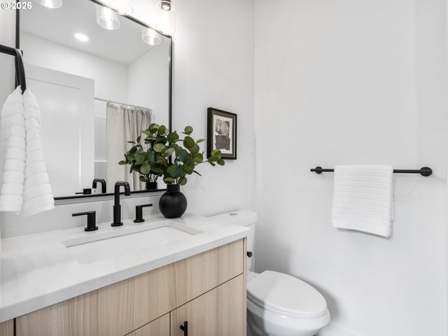 9300 N New York Ave, Portland, OR 97203