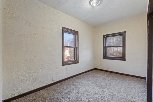 3 Riverview Place, Davenport, IA 52803