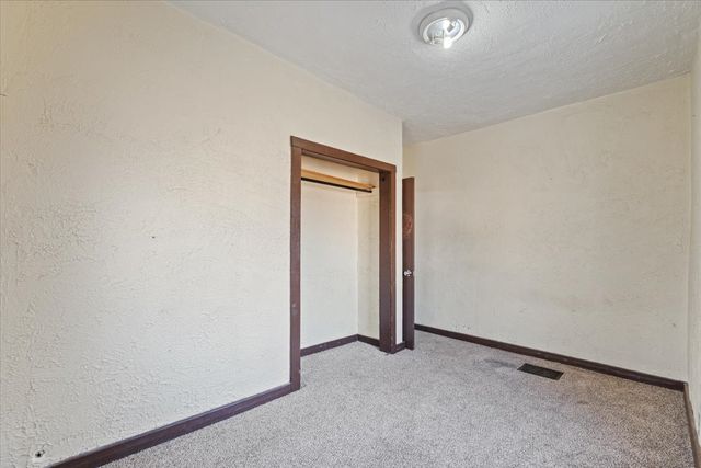 3 Riverview Place, Davenport, IA 52803