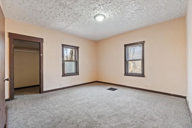 3 Riverview Place, Davenport, IA 52803