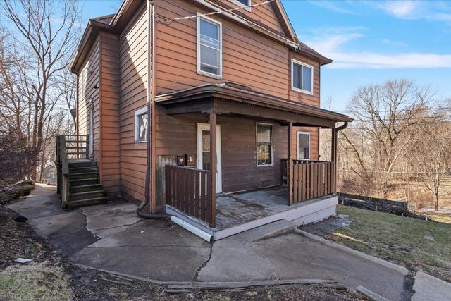 3 Riverview Place, Davenport, IA 52803