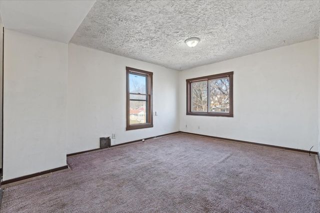 3 Riverview Place, Davenport, IA 52803