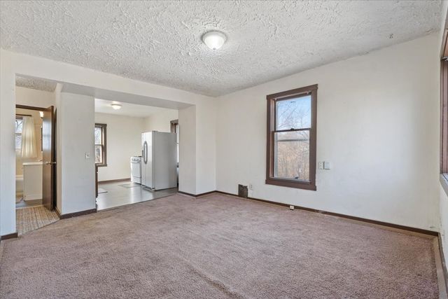 3 Riverview Place, Davenport, IA 52803