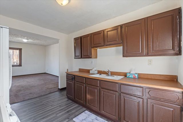 3 Riverview Place, Davenport, IA 52803