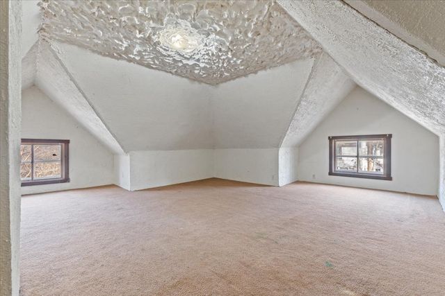 3 Riverview Place, Davenport, IA 52803