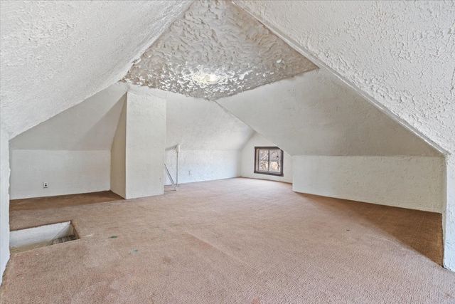 3 Riverview Place, Davenport, IA 52803