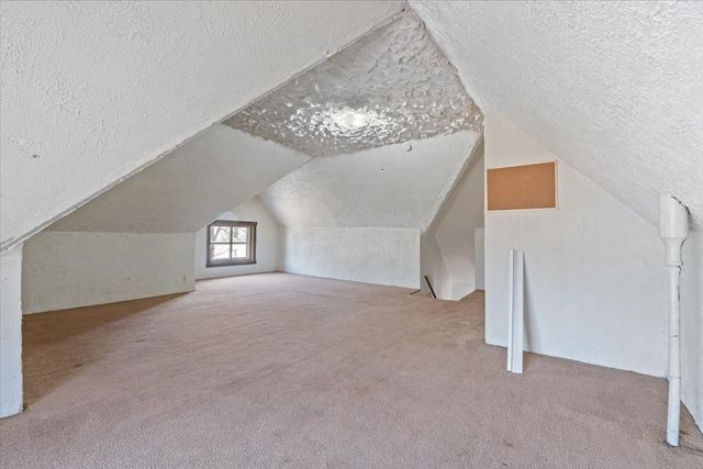 3 Riverview Place, Davenport, IA 52803