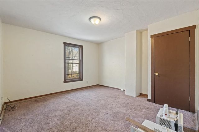 3 Riverview Place, Davenport, IA 52803