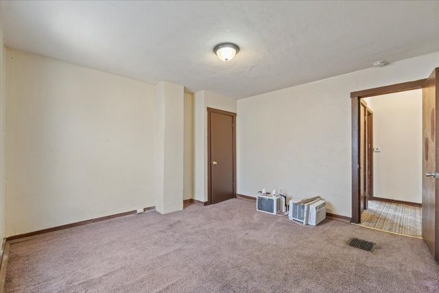 3 Riverview Place, Davenport, IA 52803