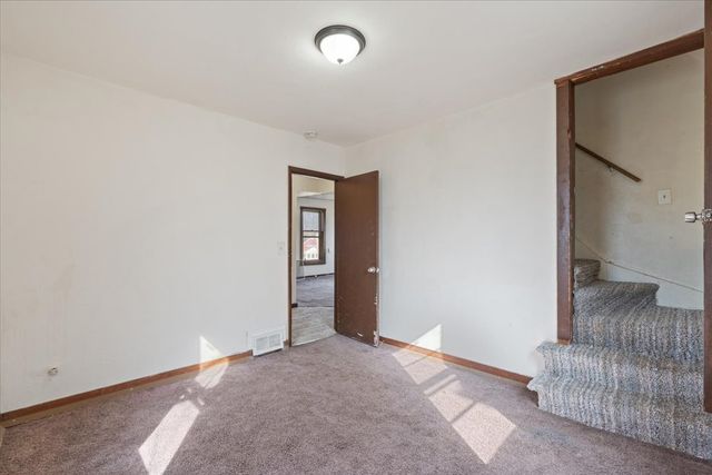 3 Riverview Place, Davenport, IA 52803