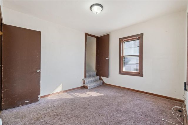 3 Riverview Place, Davenport, IA 52803