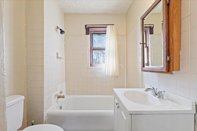 3 Riverview Place, Davenport, IA 52803