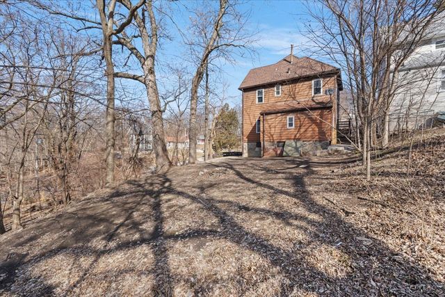 3 Riverview Place, Davenport, IA 52803