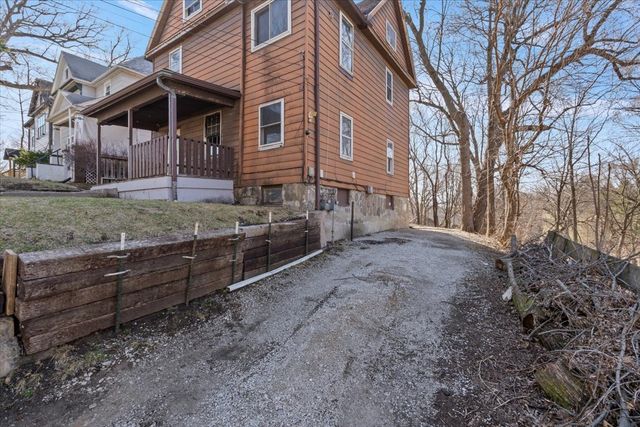 3 Riverview Place, Davenport, IA 52803