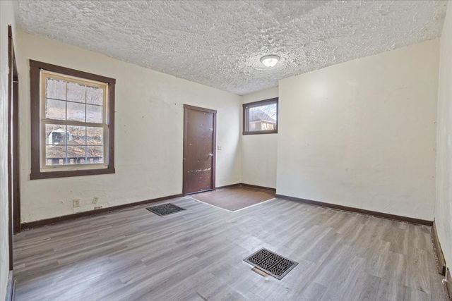 3 Riverview Place, Davenport, IA 52803