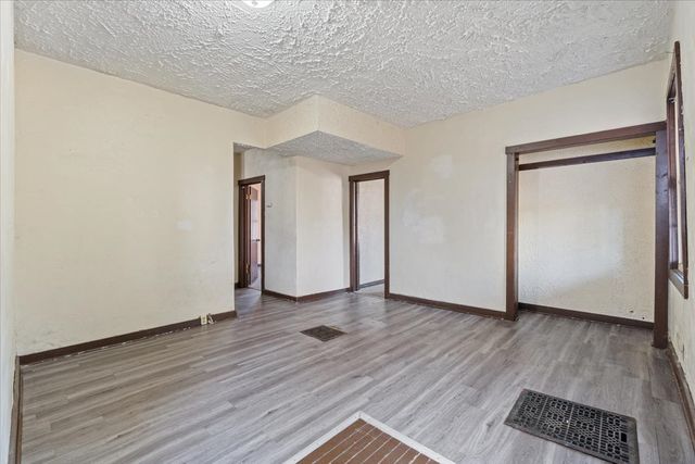 3 Riverview Place, Davenport, IA 52803