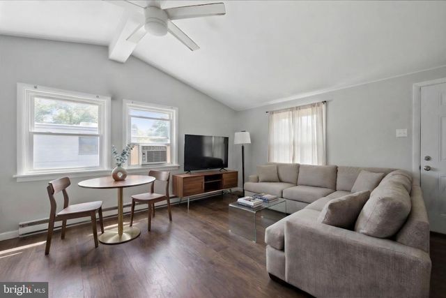 221 BROAD AVE, Winchester, VA 22602