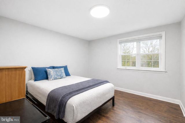 221 BROAD AVE, Winchester, VA 22602