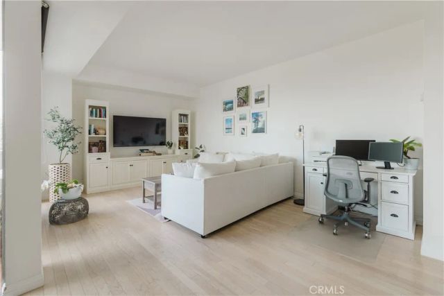 7250 Franklin Avenue 1008, Los Angeles, CA 90046