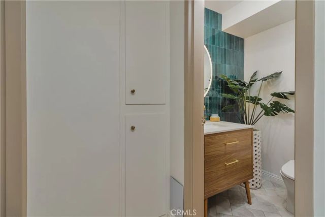 7250 Franklin Avenue 1008, Los Angeles, CA 90046