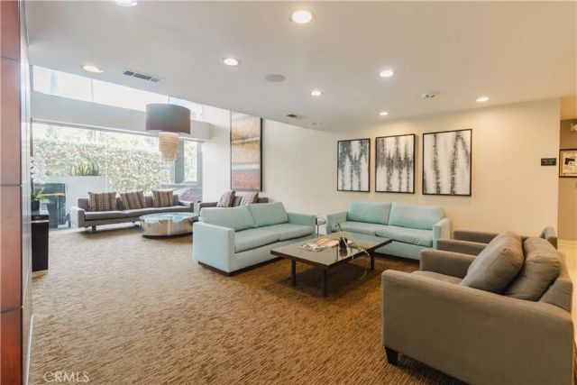 7250 Franklin Avenue 1008, Los Angeles, CA 90046