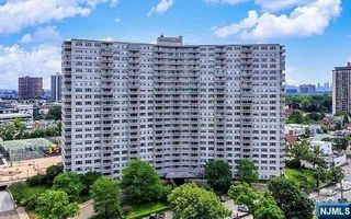 2000 Linwood Avenue 5Y, Fort Lee, NJ 07024
