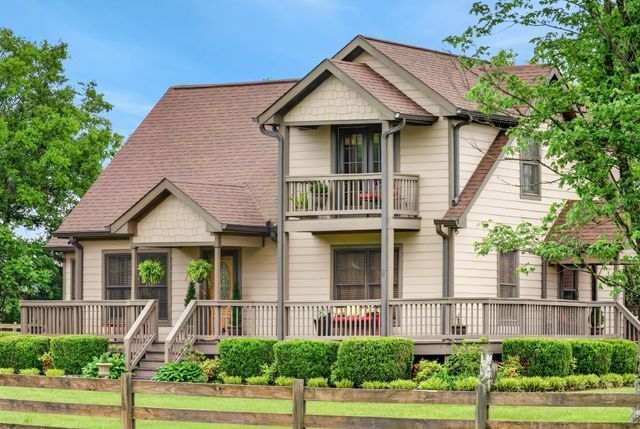 426 Watt Nolen Rd, Cottontown, TN 37048