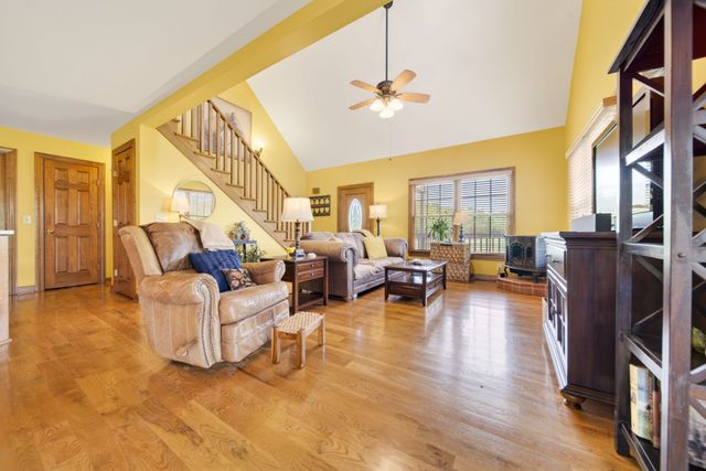 426 Watt Nolen Rd, Cottontown, TN 37048