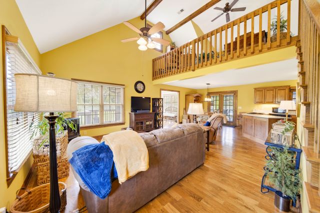 426 Watt Nolen Rd, Cottontown, TN 37048