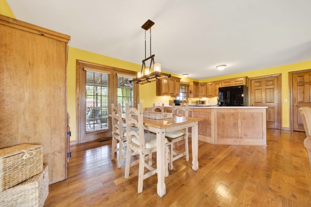 426 Watt Nolen Rd, Cottontown, TN 37048