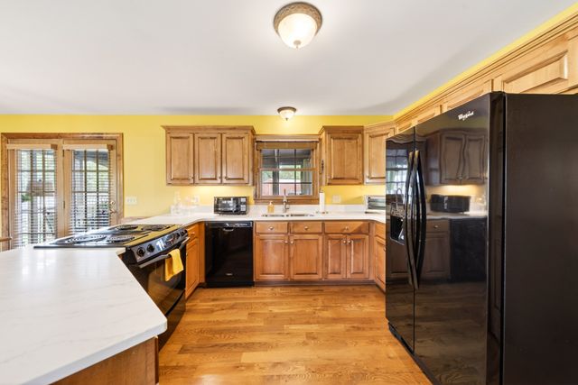 426 Watt Nolen Rd, Cottontown, TN 37048