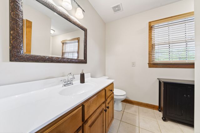 426 Watt Nolen Rd, Cottontown, TN 37048