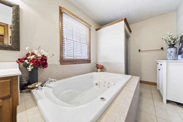 426 Watt Nolen Rd, Cottontown, TN 37048