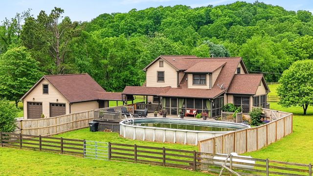 426 Watt Nolen Rd, Cottontown, TN 37048