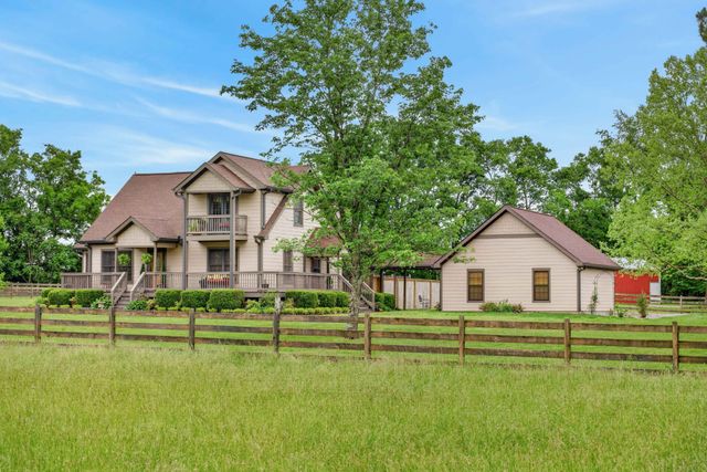 426 Watt Nolen Rd, Cottontown, TN 37048