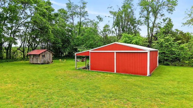 426 Watt Nolen Rd, Cottontown, TN 37048