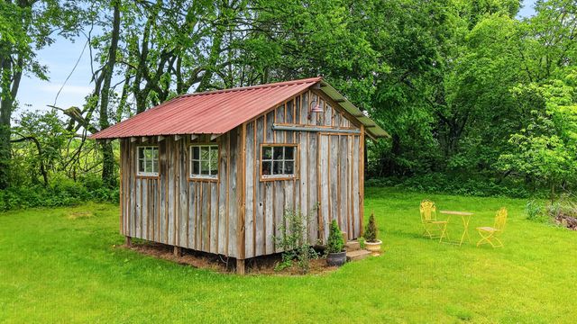 426 Watt Nolen Rd, Cottontown, TN 37048