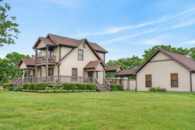 426 Watt Nolen Rd, Cottontown, TN 37048