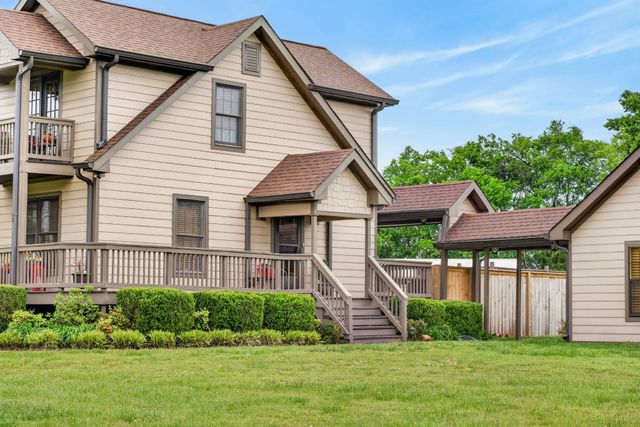 426 Watt Nolen Rd, Cottontown, TN 37048