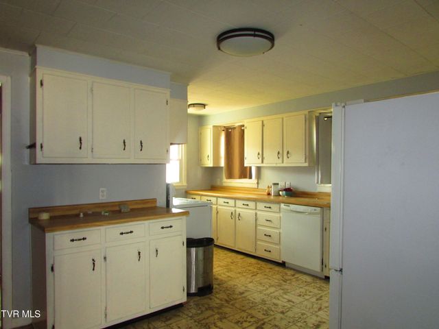 310 Conway Street, Roan Mountain, TN 37687