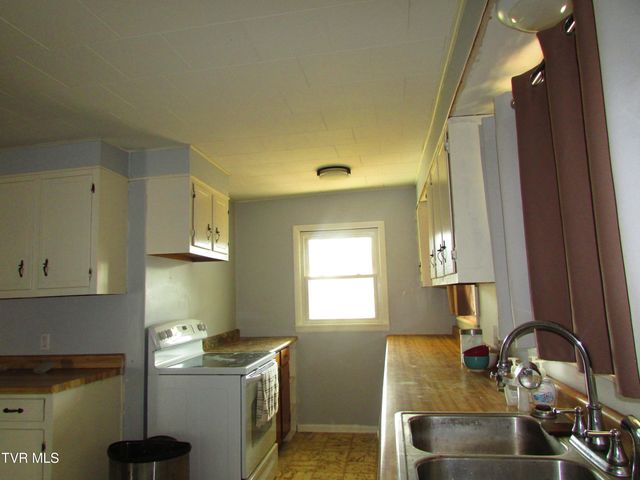 310 Conway Street, Roan Mountain, TN 37687