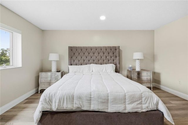 428 Meadowlark LN 428-B, Naples, FL 34105