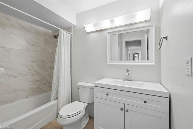 428 Meadowlark LN 428-B, Naples, FL 34105