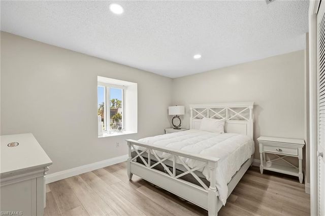 428 Meadowlark LN 428-B, Naples, FL 34105
