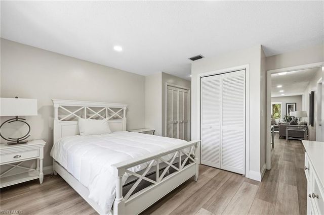 428 Meadowlark LN 428-B, Naples, FL 34105