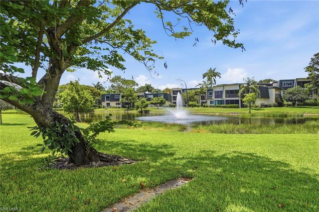 428 Meadowlark LN 428-B, Naples, FL 34105