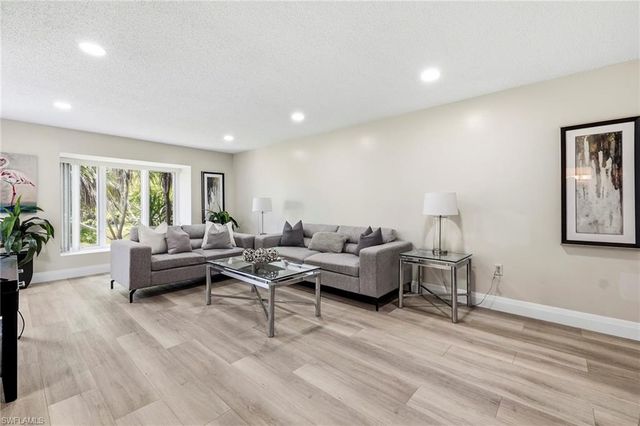 428 Meadowlark LN 428-B, Naples, FL 34105