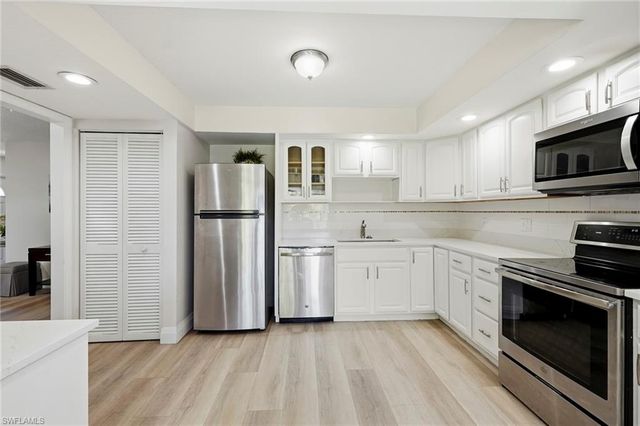 428 Meadowlark LN 428-B, Naples, FL 34105